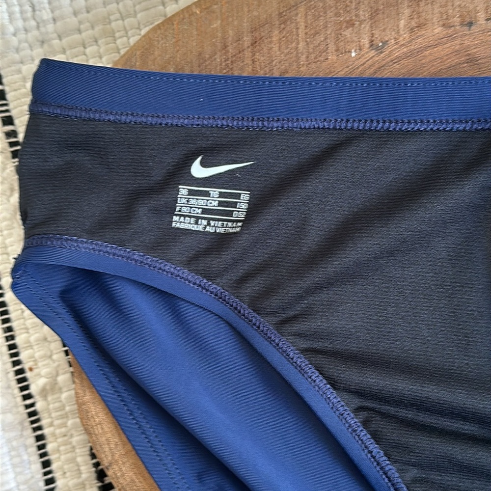 Nike - Picture 7 of 9